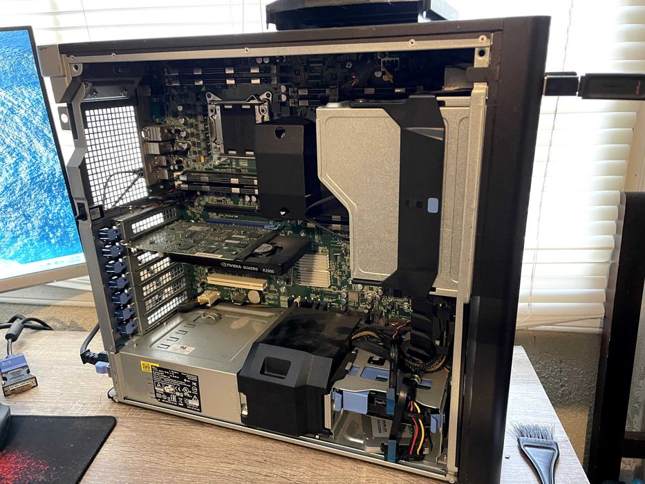 Workstation Dell Xeon E5-2609 v2 32GB RAM Total Quadro K2000 SSD + 2TB