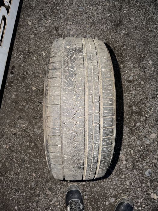 Зимние шины 235/45/18