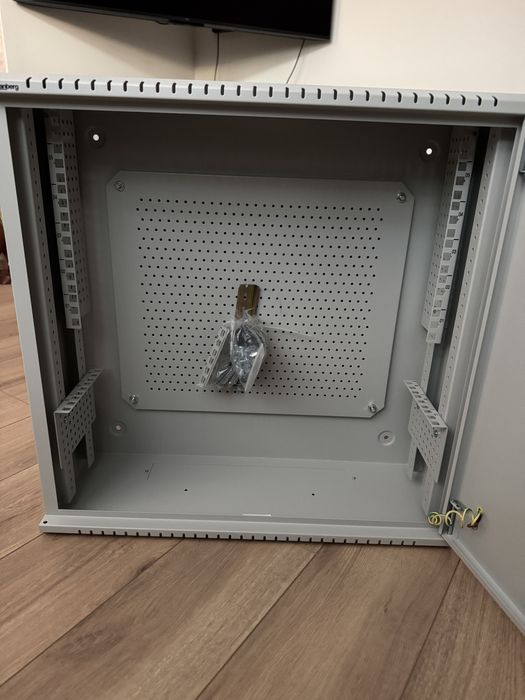 Rack шкаф Lanberg WAF1-5203