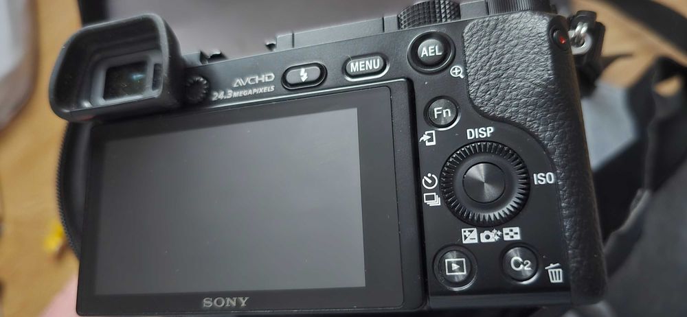 Sony alpha 6000 + Sony 18-200 + Sony чанта + 3 батерии/Sony alpha 6600