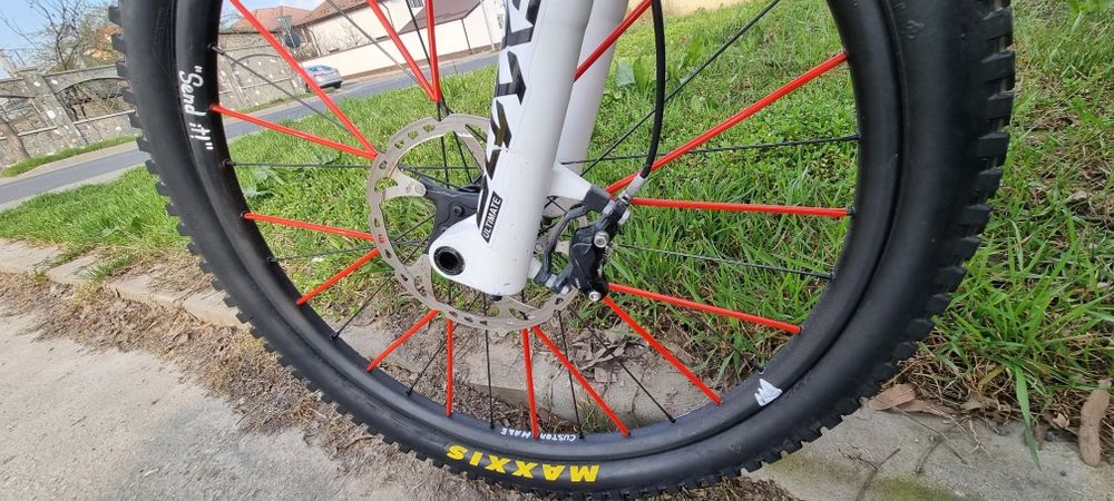 Bicicleta  banshee wildcard 26.5
[25.03, 16:57] *Dav