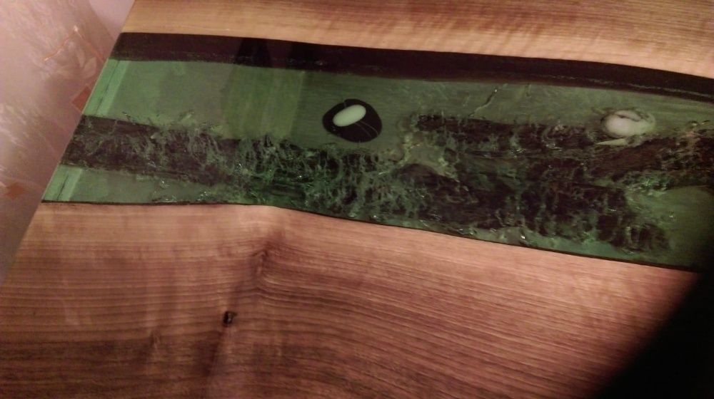 Mese unicat din lemn si rasina epoxidica