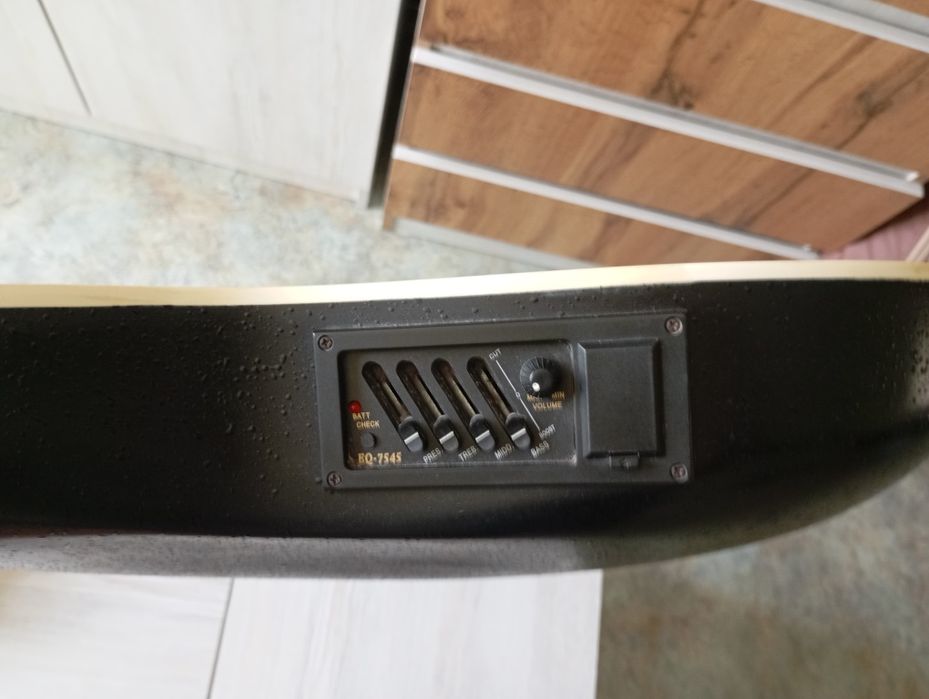 Электроакустическая гитара.Cadenza.