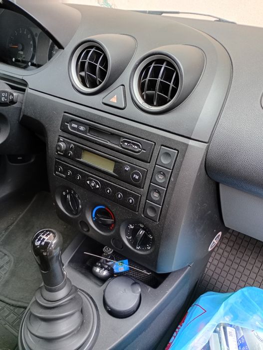 Ford fiesta 1,3  -2002