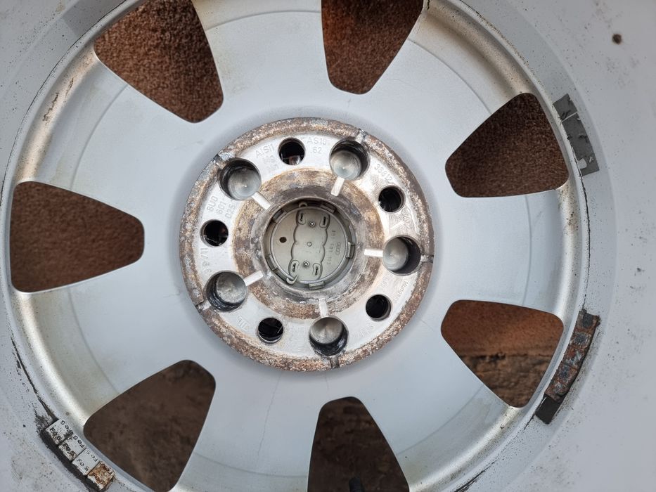 Оригинални Алуминиеви Джанти AUDI 16'цола със зимни гуми