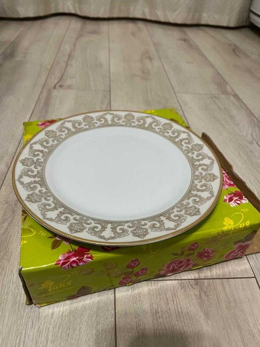 Продам тарелки для гостей