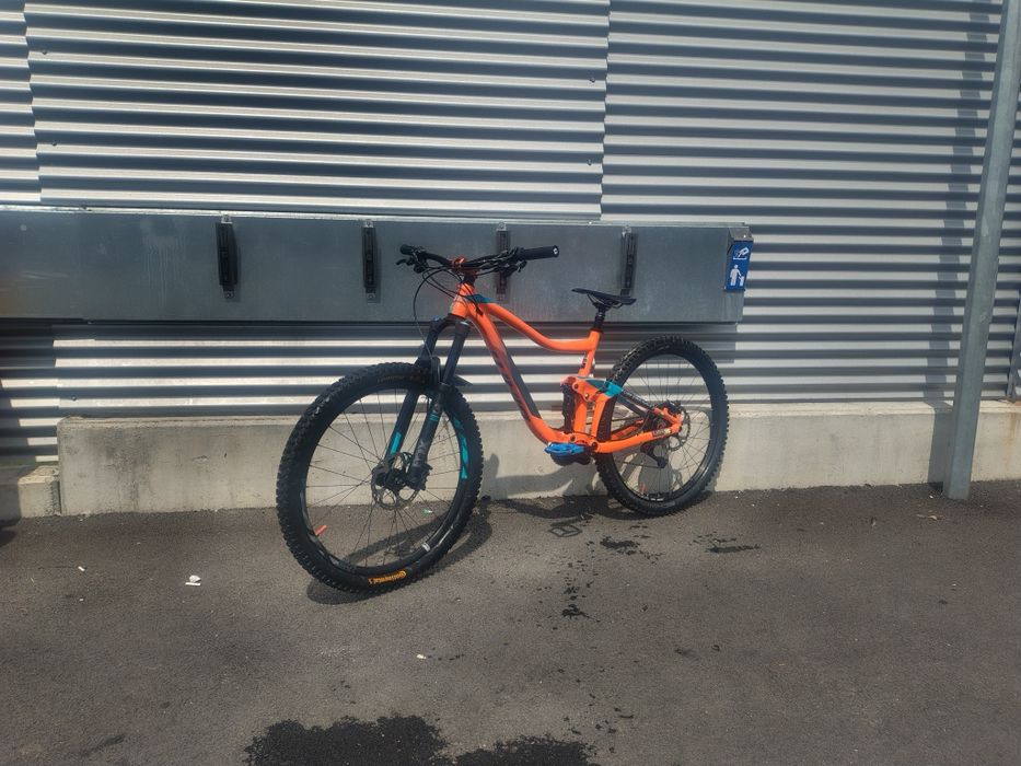 Vând bicicletă full suspension Giant Trance 1.5