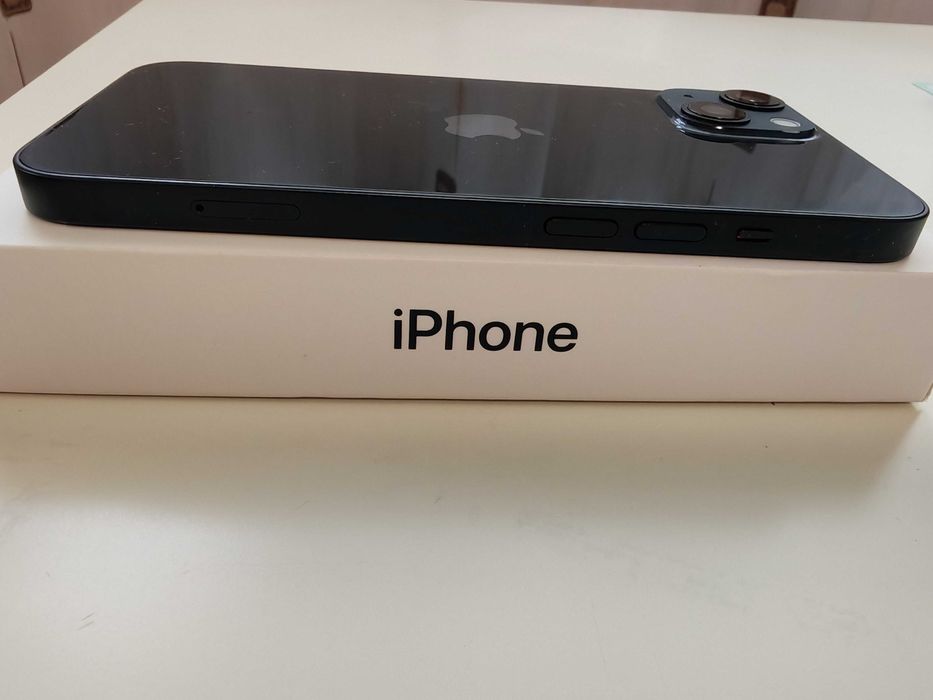 Vând iPhone 13 128 GB negru, baterie 80%