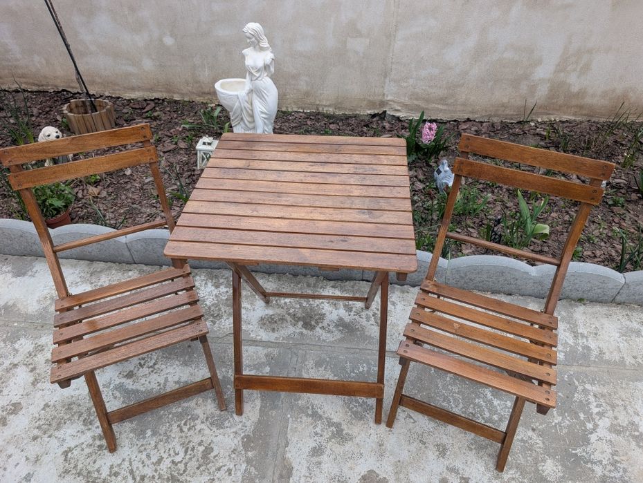 Vând masa + scaune