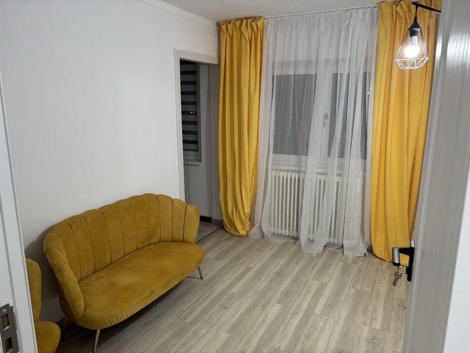 Apartament 4 Camere Utilat Mobilat Etaj 3 Zona Piata Centrala