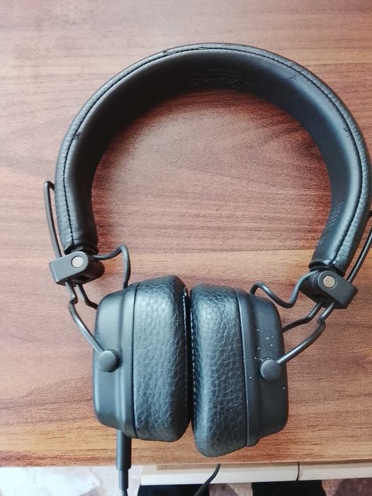 Sony блутут и Marshall кабелни слушалки