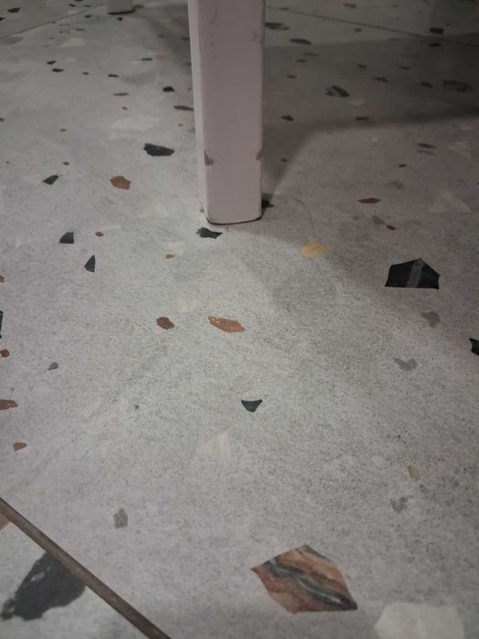 Продавам трапезни столове