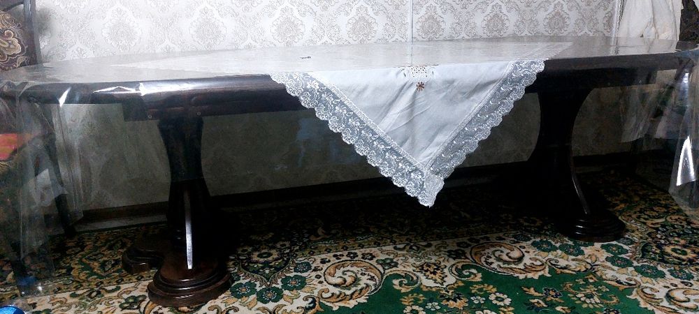 Продам массивный стол