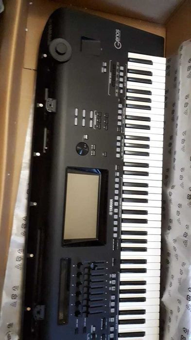 Yamaha Genos синтезатор