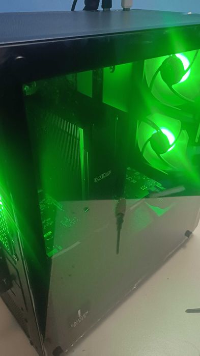PC de Gaming cu Anumite componente noi