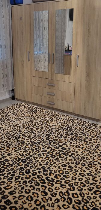 Apartament cu 3 camere de vânzare.
