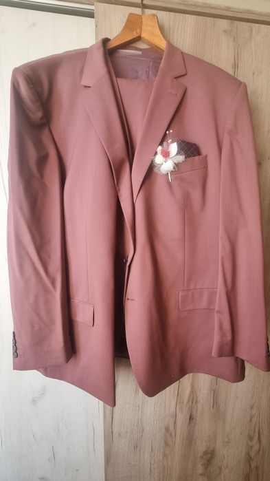 Мъжки костюми...