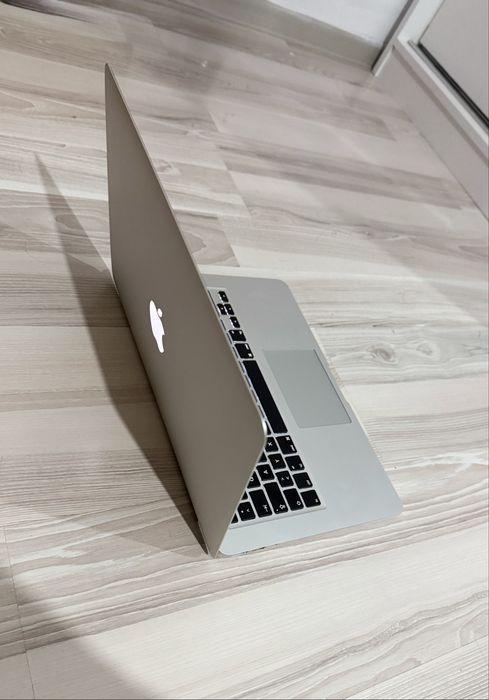 MacBook Air 2015/ windows 10 pro/ macOS mojave/ 13 inch
