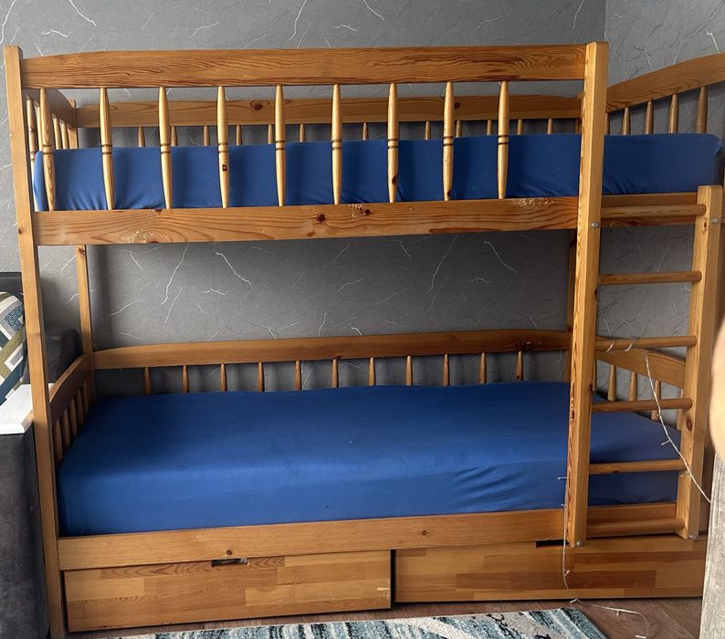 Двухъярусная кровать