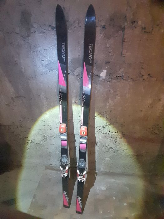 Ски с автомати, щеки и ски обувки