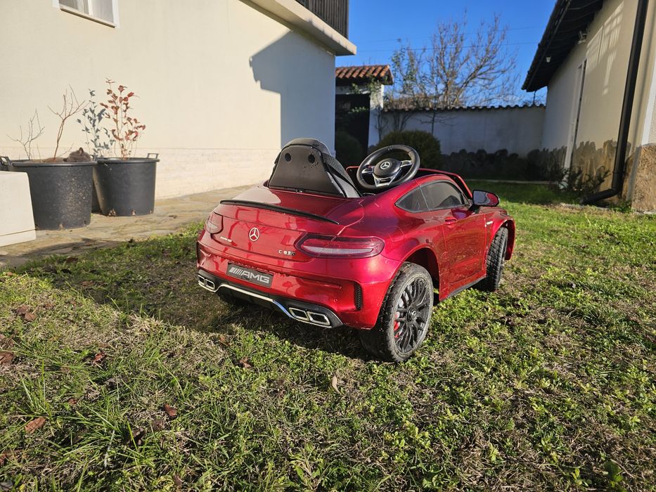 Детска електрическа кола с акумулаторна батерия Mercedes Benz C63 AMG с дистанционно
