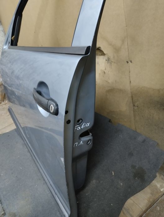 Дверь водительская на Шкоду фабию
