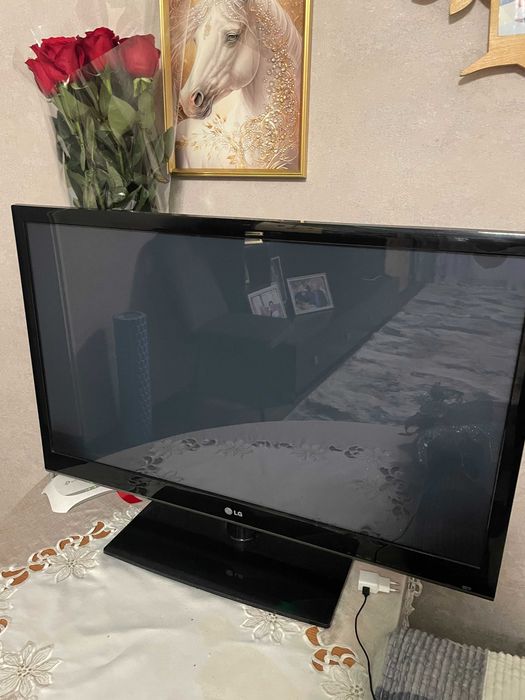 Телевизор LG продаю !!!