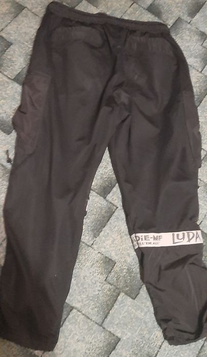 Панталон луда бартер за яке или ветровка