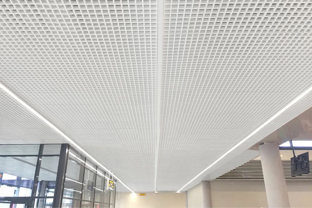 Реечный потолки армстронг грильято