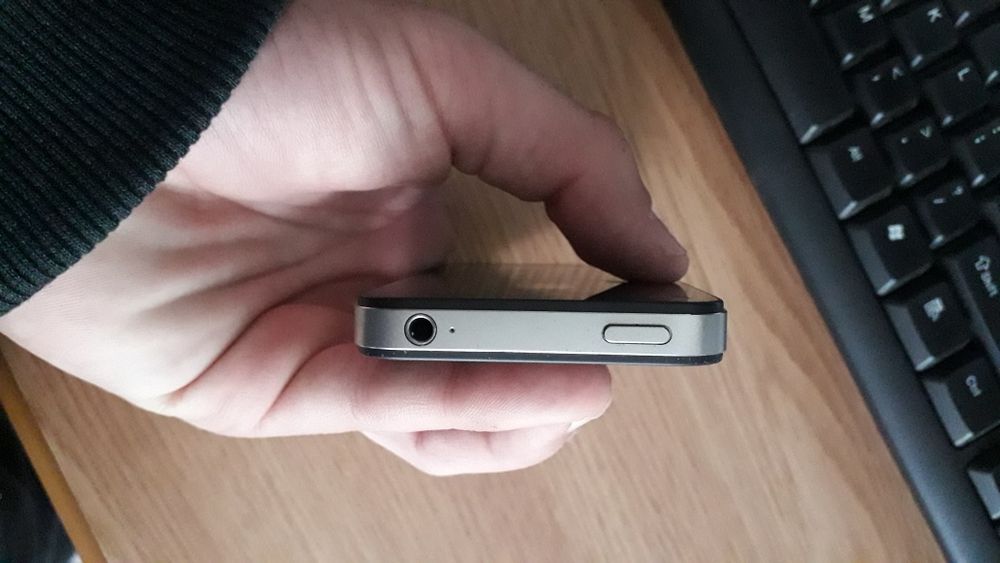 Vand Iphone 4s de colecție
