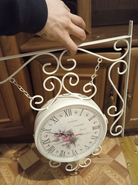 Продам часы двухсторонние