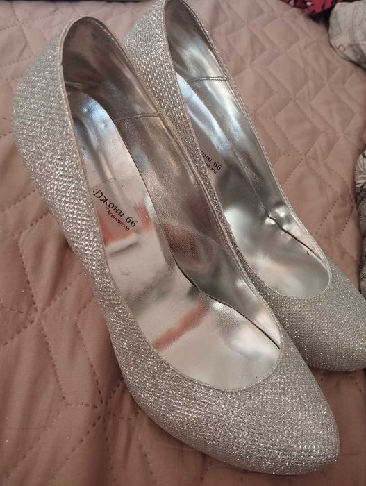 Стилни Сребристи Дамски Токчета и Чанта