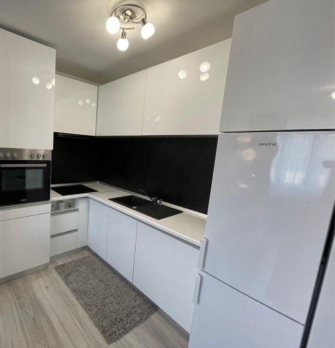 Vand la cheie apartament 1 camera studio, modificat si parcare privata