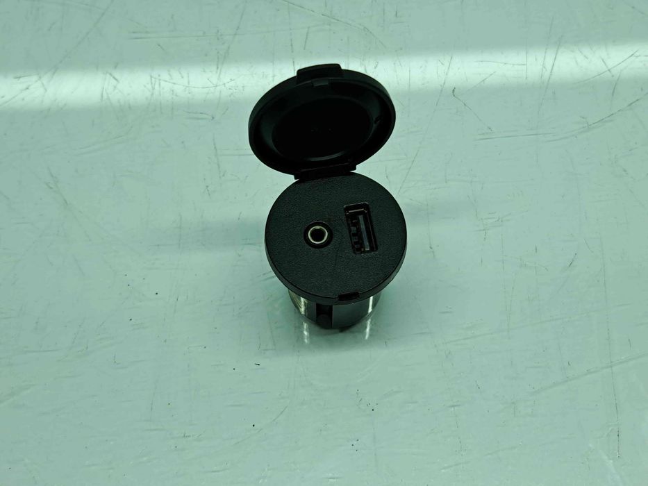 Conector auxiliar USB SUZUKI Swift 3 M-Hybrid [Fabr 2016-2024] OEM