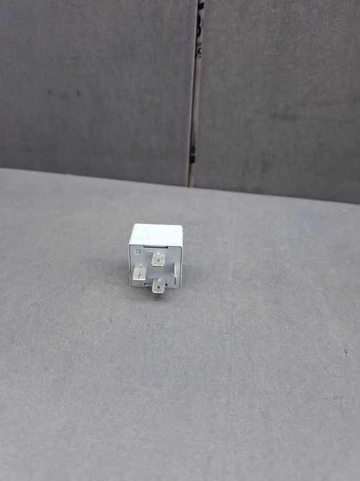 Releu 141 951 253 B Volkswagen VW Golf 2002 1.6 MT (105 hp)