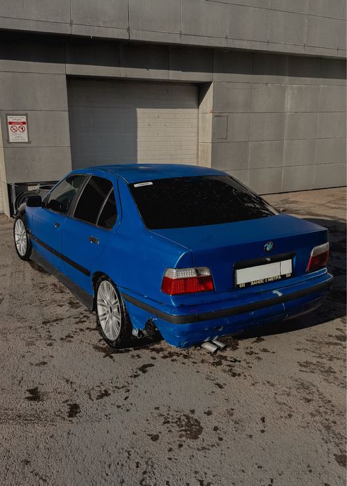 Продам игрушку - BMW 325