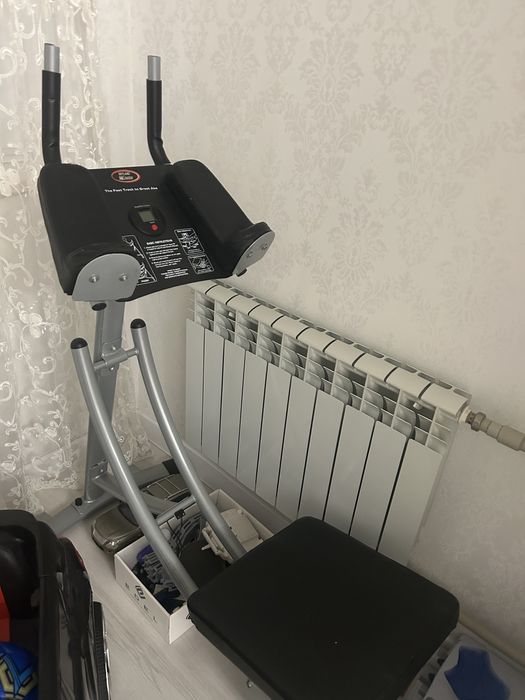 Тренажер для пресса и ног