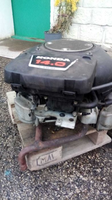 HONDA GCV 520 14hp и KAWASAKI FR691TV моторите се продават на части