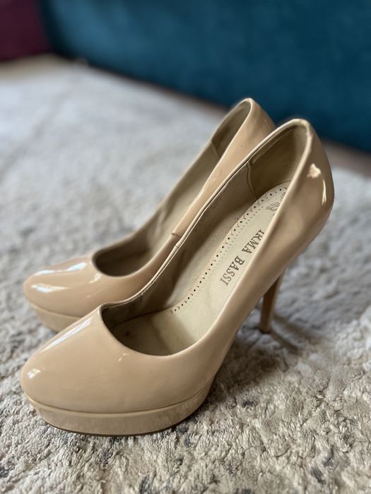 Лабутены лакированные