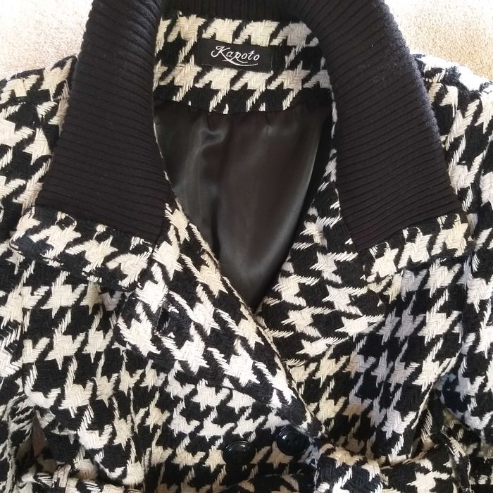 Късо вълнено палто