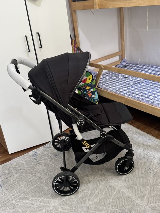 Продам прогулочная коляска новая