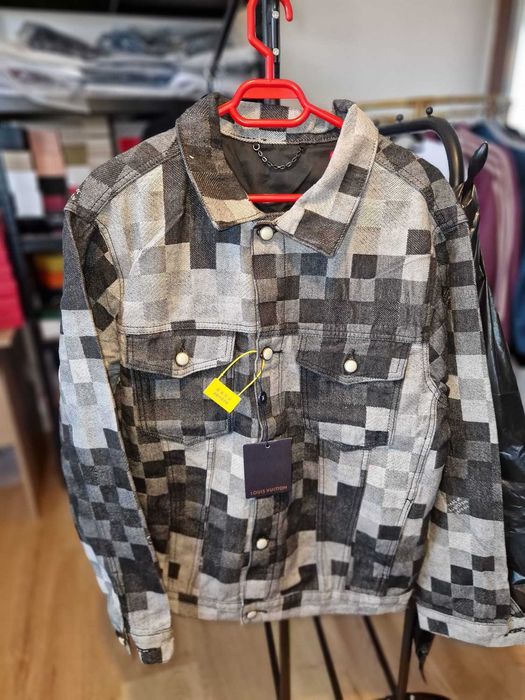 Geaca de blugi alba LUIS VUITTON marimea 50