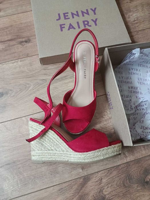 Червени сандали на платформа - 38 номер