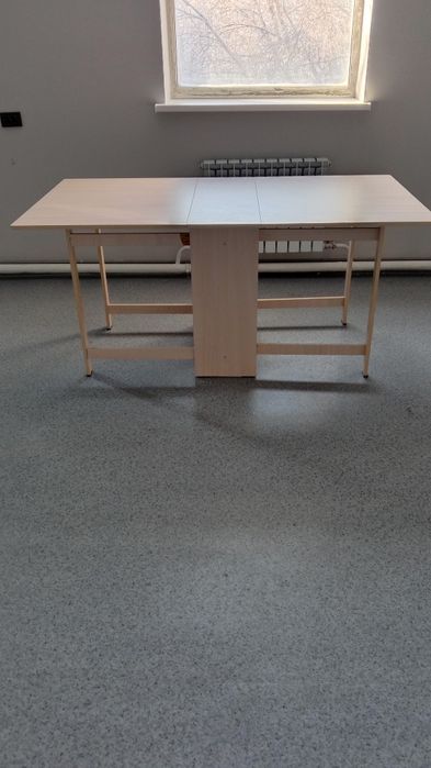 Продаю стол книжка