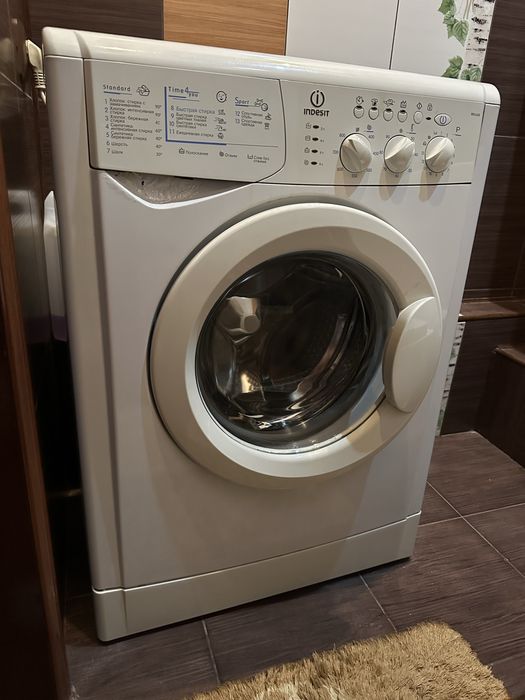 Стиральная машина Indesit   WIUL 83 бу