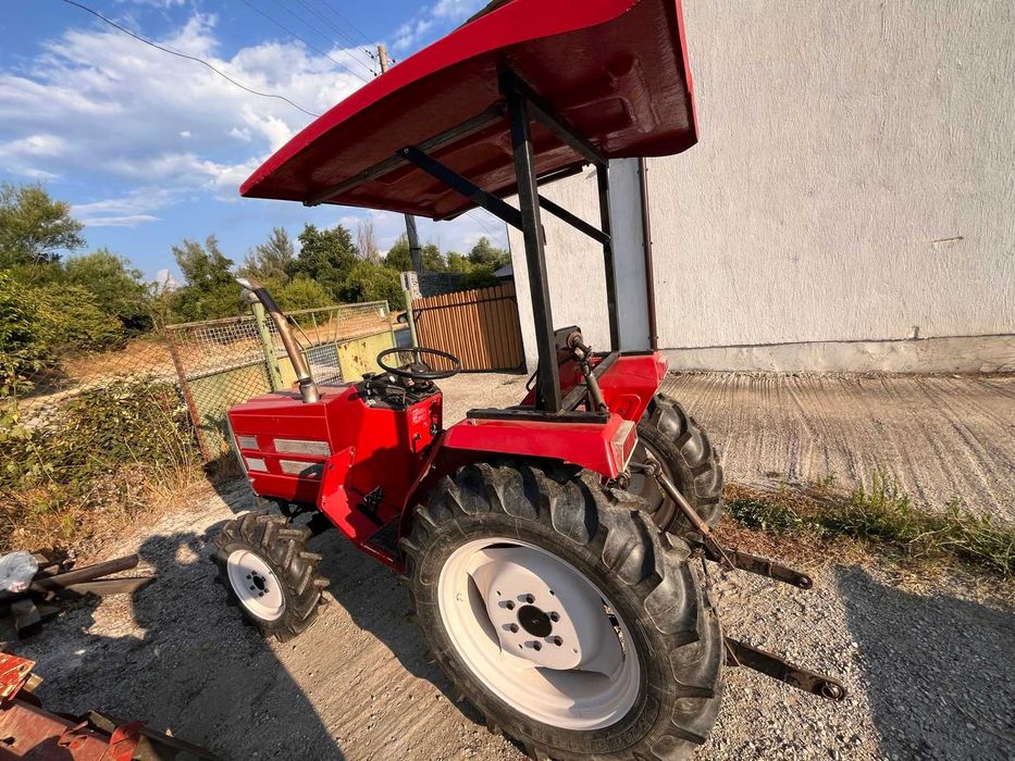 Продавам Трактор Shibaura D215F