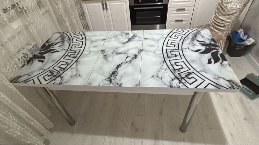 Кухонный стол обеденный