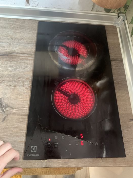 Вграден керамичен плот Electrolux LHR3233CK , Електрически