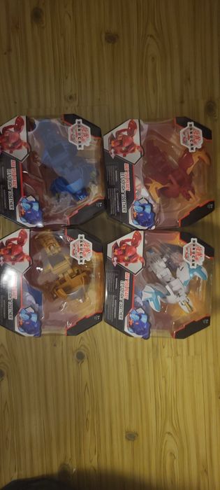 Bakugani diferite marimi și arena Bakugan