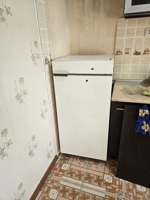 Продаётся холодильник бирюса рабочий всё родной работает отлично